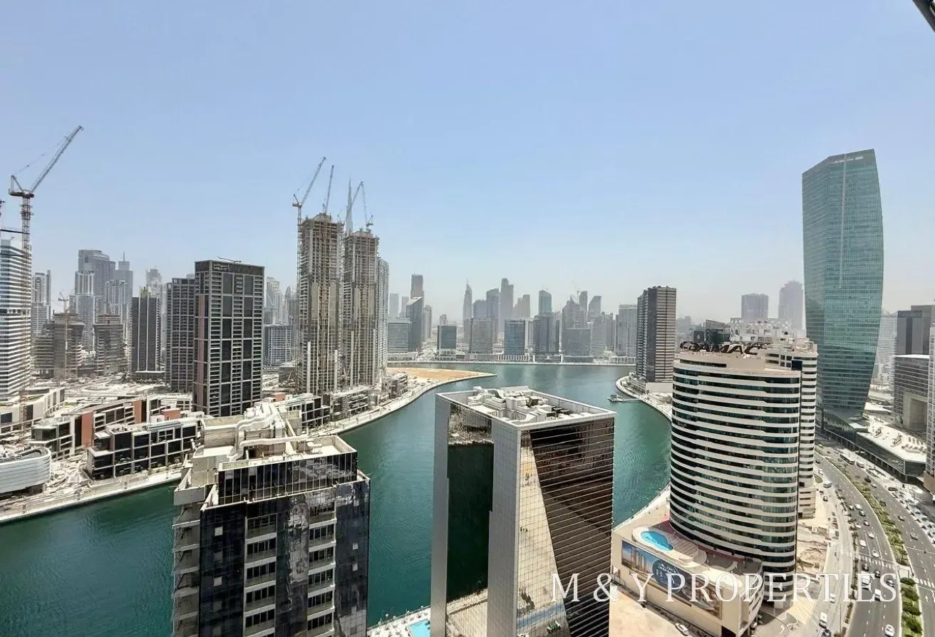 Canal & Burj Khalifa View I Free early termination