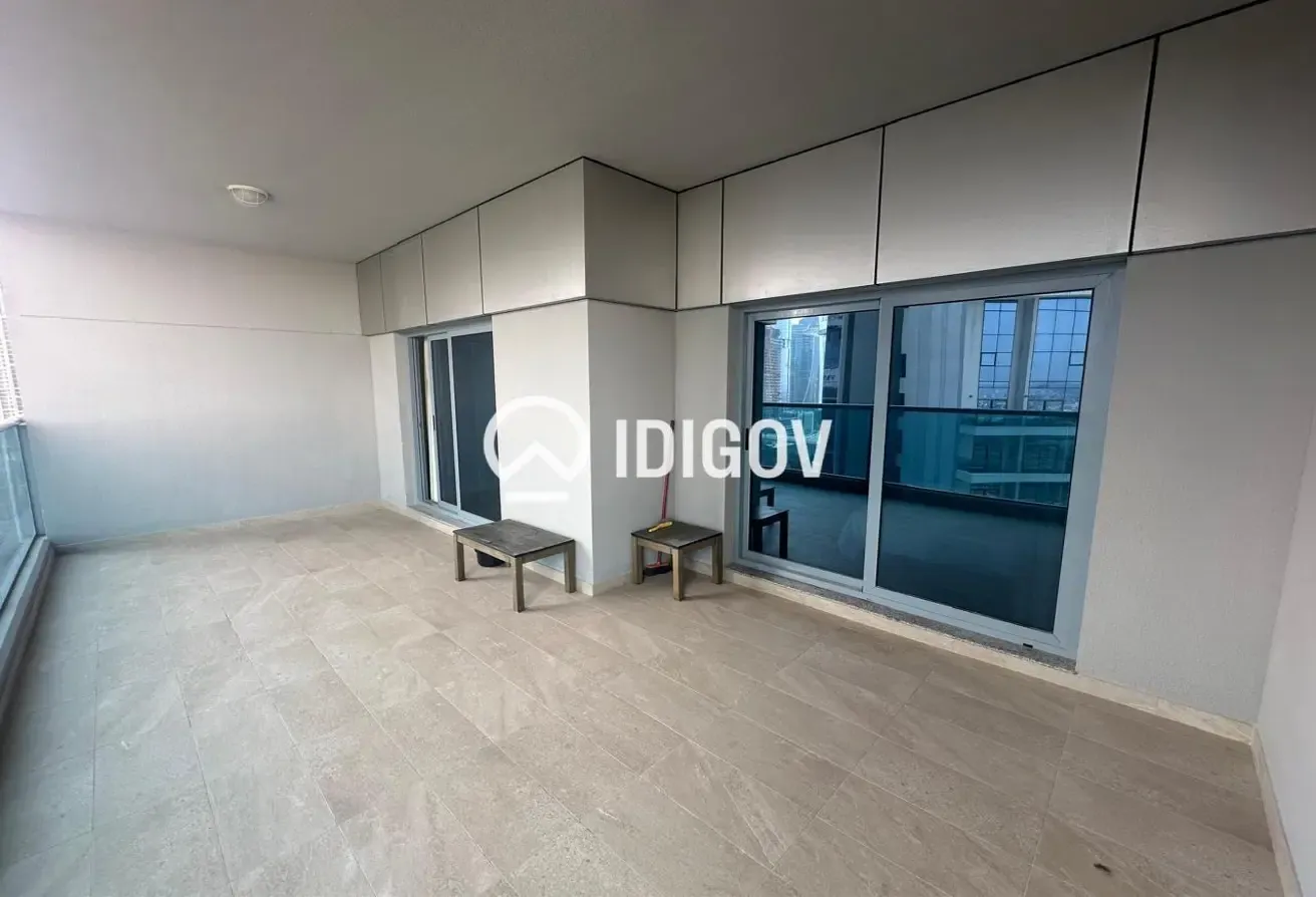 Vacant | Mid Floor | Furnished | With Balcony