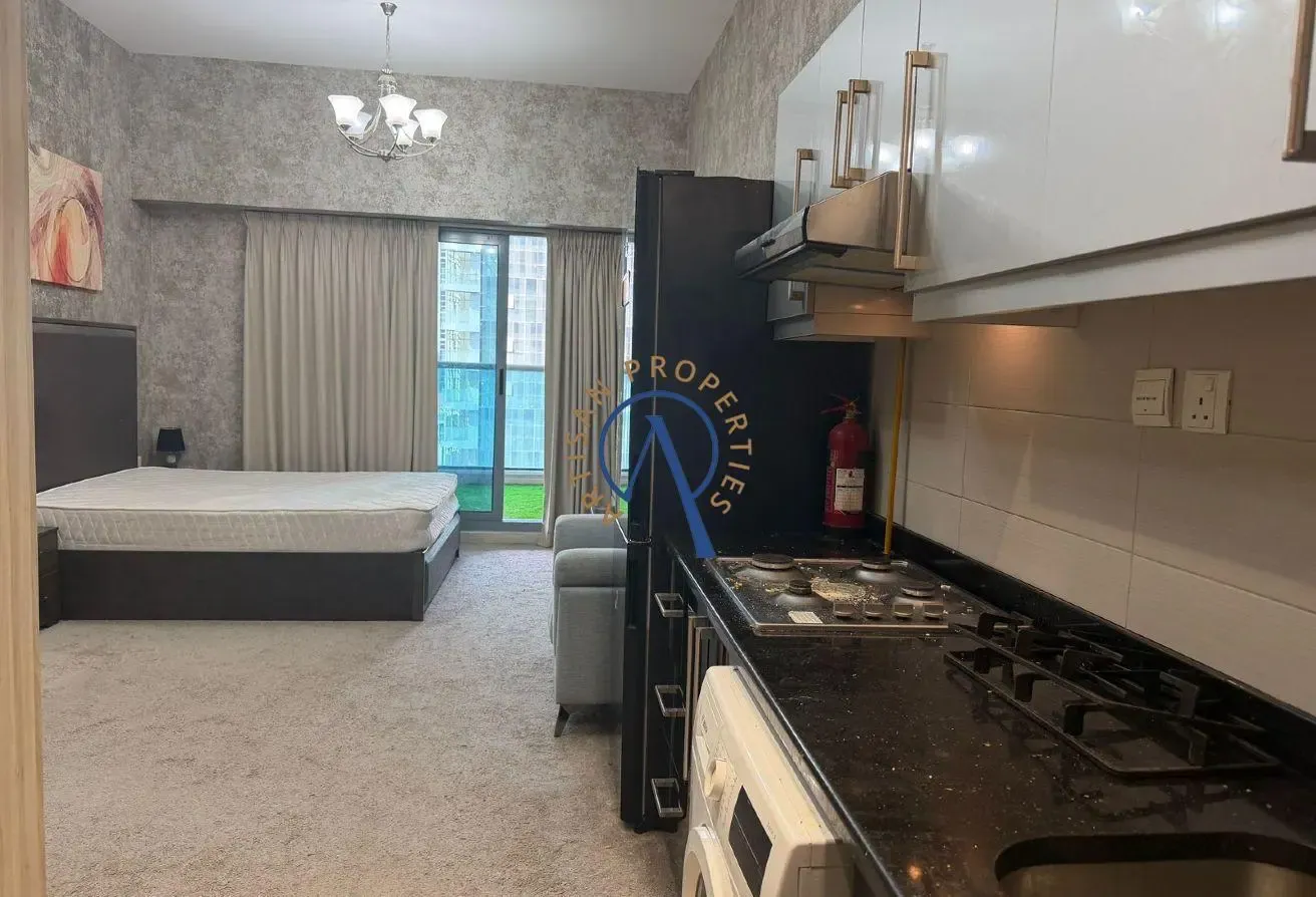 SPACIOUS LAYOUT | CANAL VIEW | READY TO MOVE IN