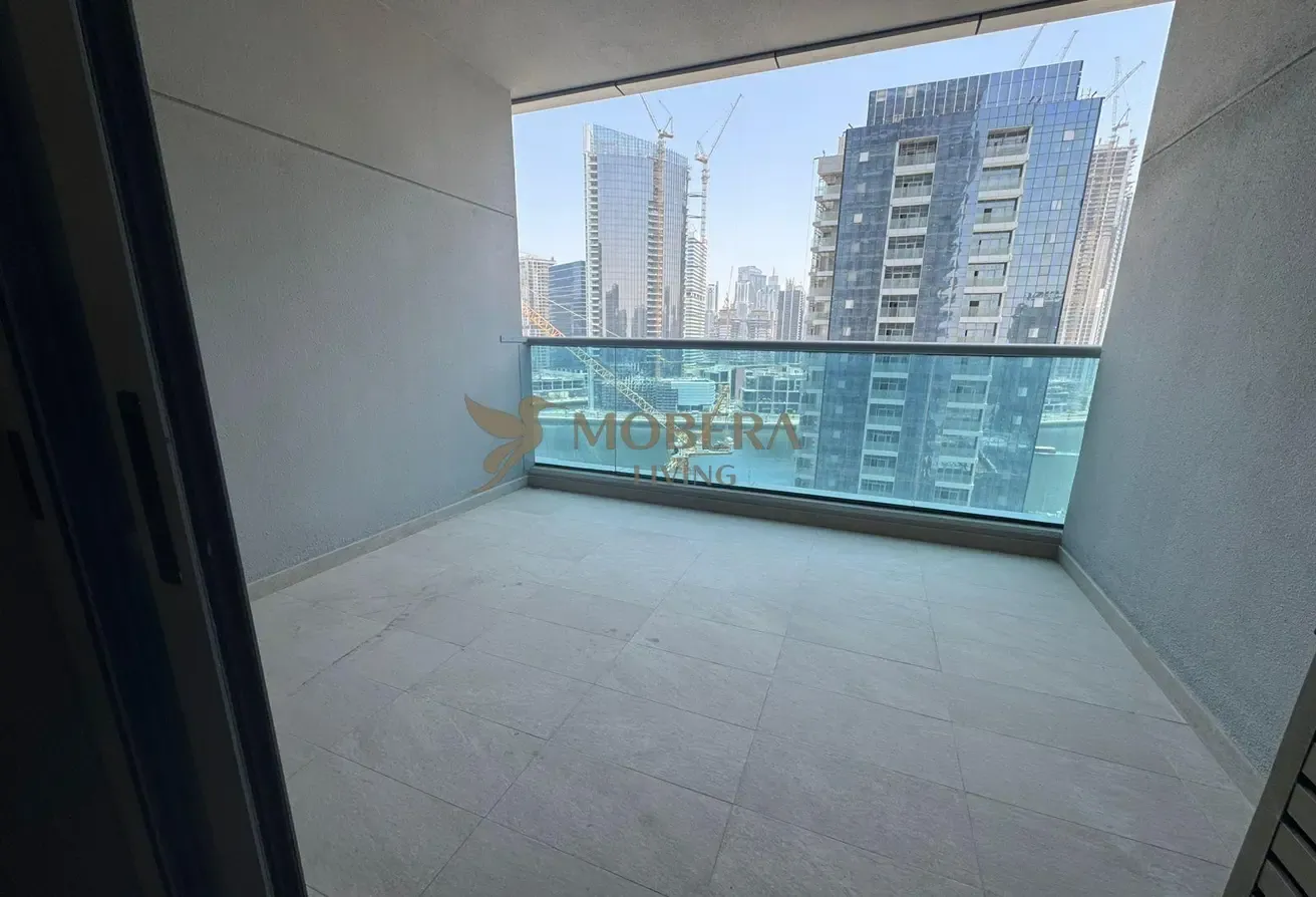 STUDIO | BUSINESS BAY | LARGE BALCONY