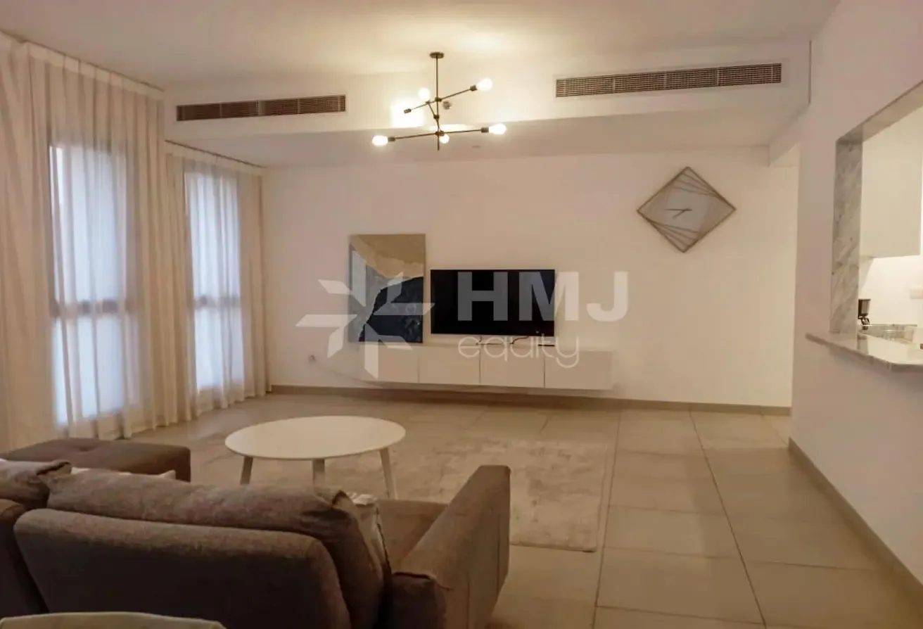 Move in Now | Pool View | Modern Finish