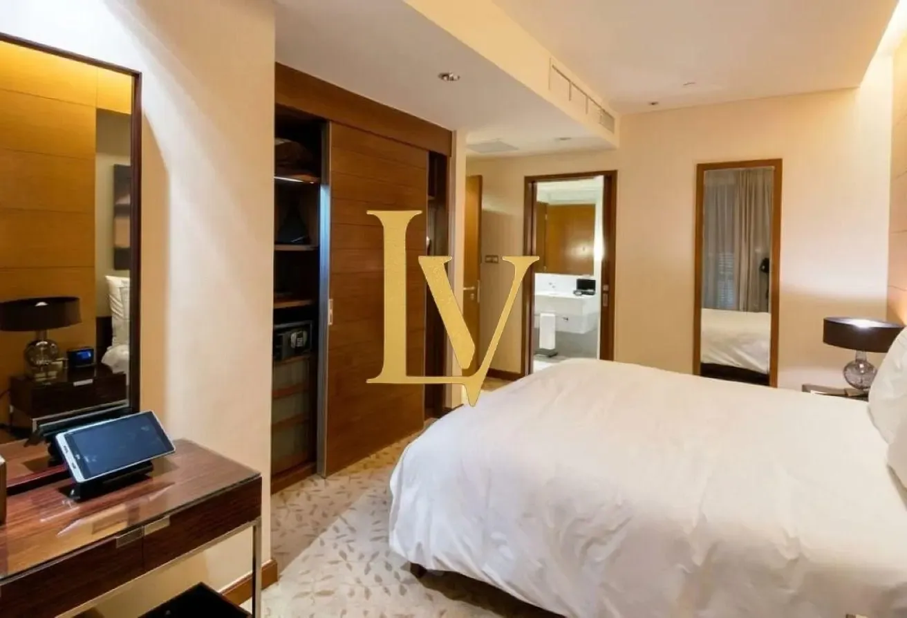 High Floor | Luxury Living | Direct Mall Access