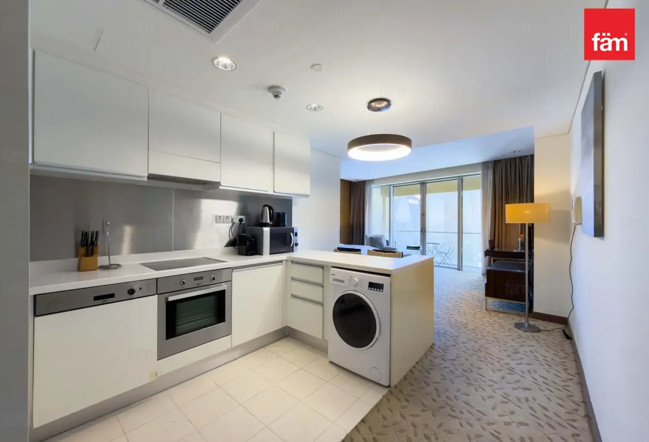 Spacious APT, Burj Khalifa View, Near Metro!