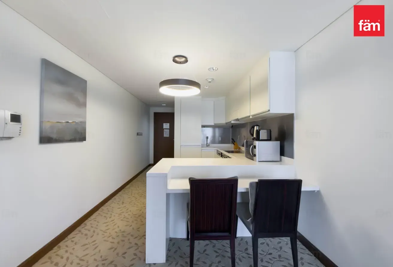 Spacious APT, Burj Khalifa View, Near Metro!