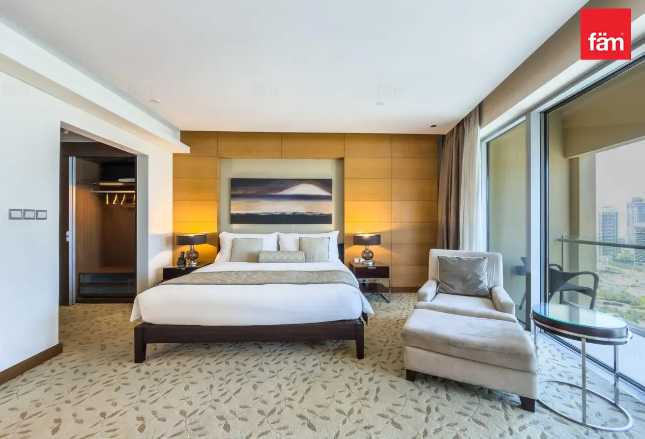 Spacious APT, Burj Khalifa View, Near Metro!