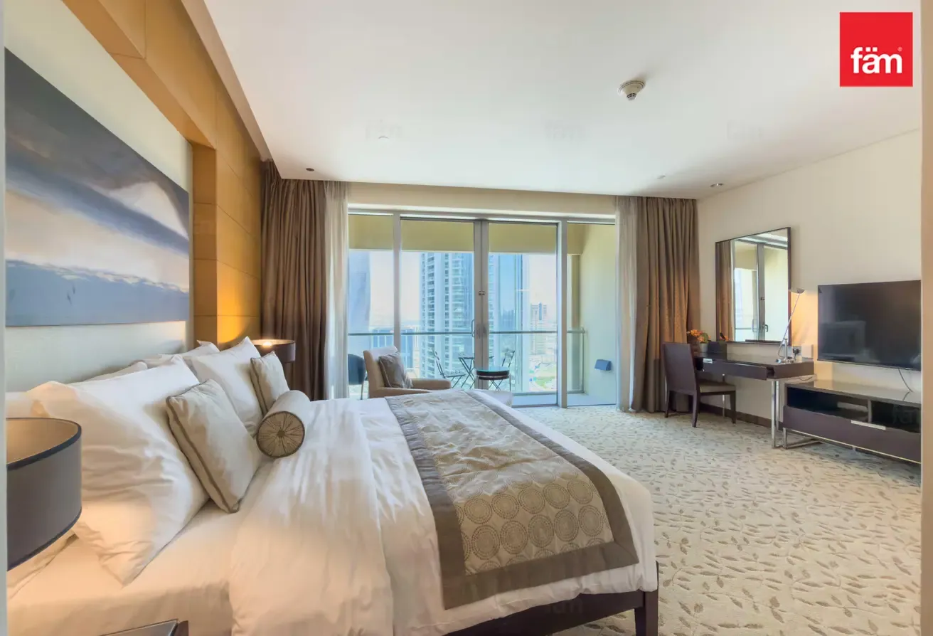 Spacious APT, Burj Khalifa View, Near Metro!
