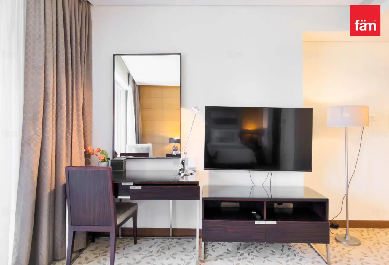 Spacious APT, Burj Khalifa View, Near Metro!