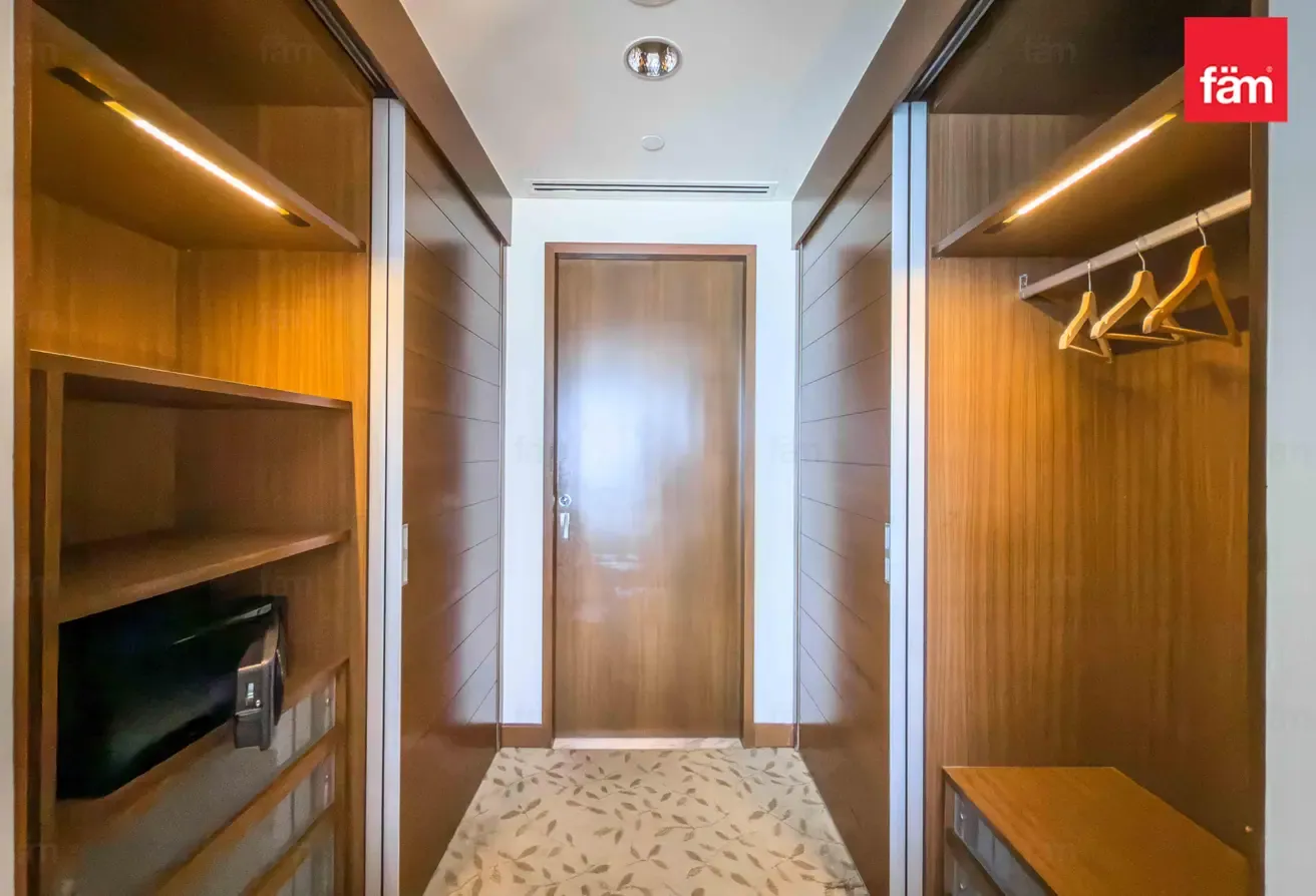 Spacious APT, Burj Khalifa View, Near Metro!