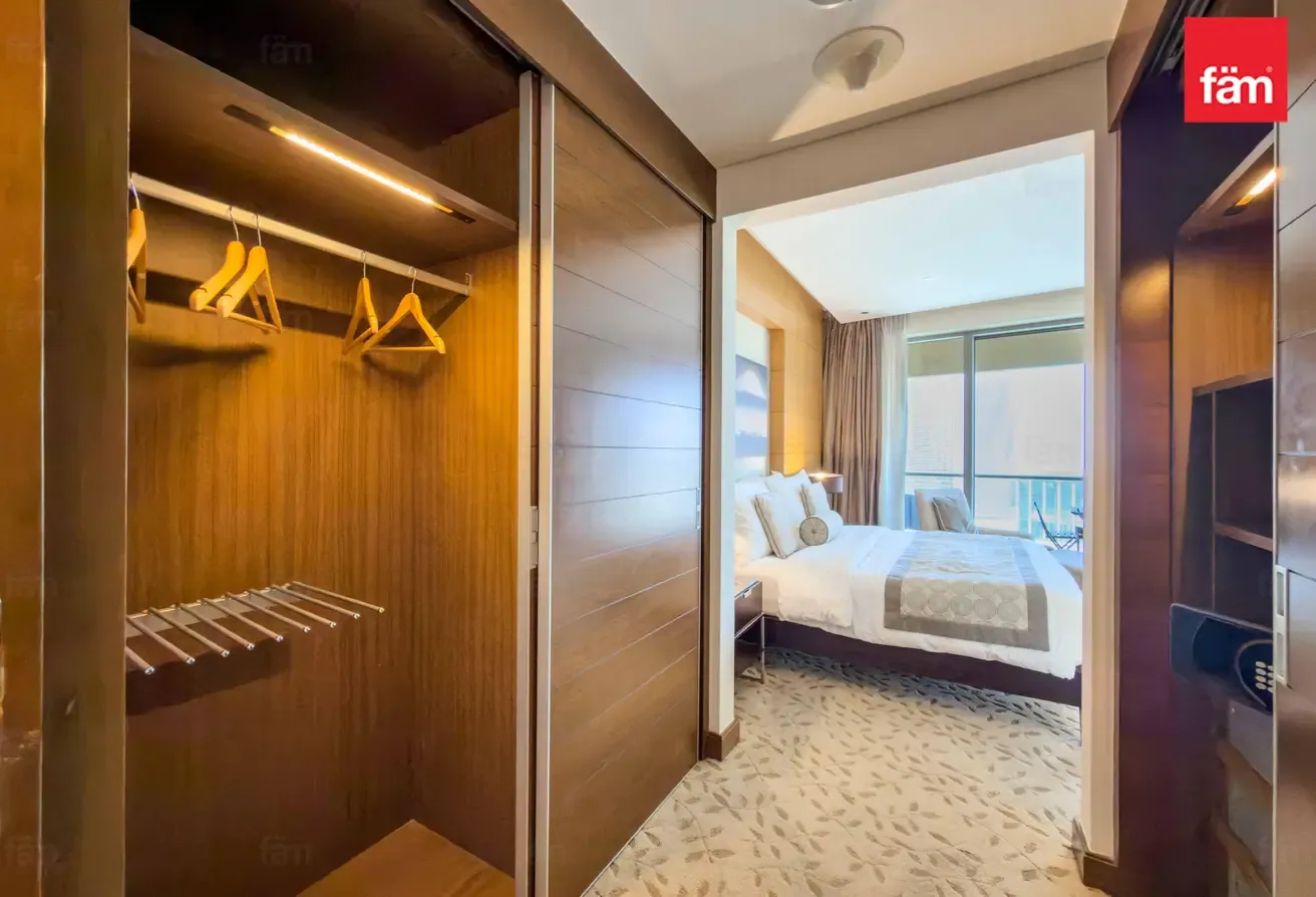 Spacious APT, Burj Khalifa View, Near Metro!