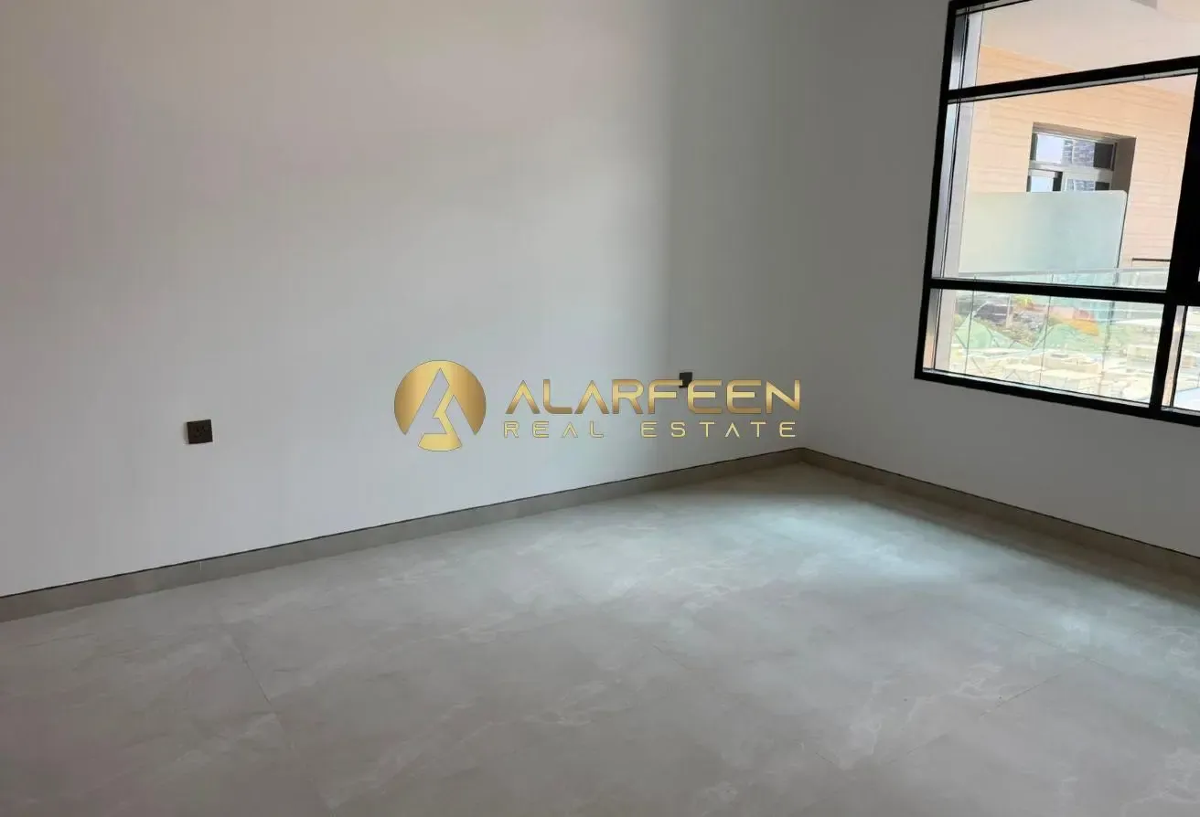 Brand New | Fitted Kitchen | Community View
