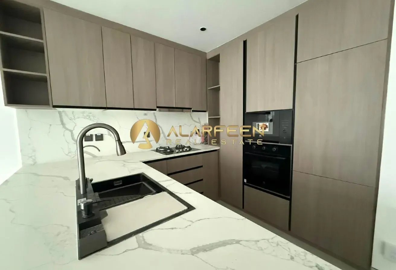 Brand New | Fitted Kitchen | Community View