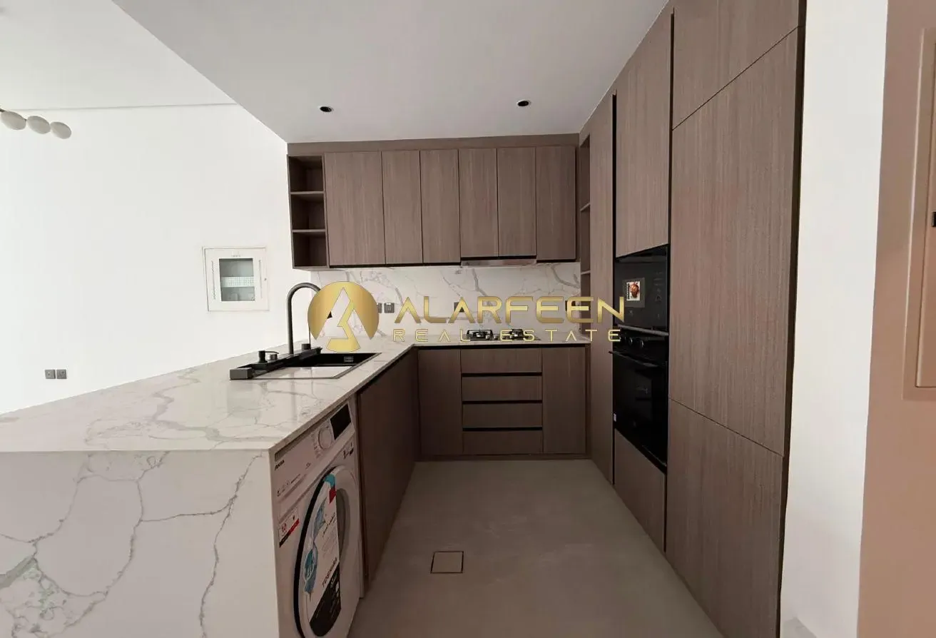 Brand New | Fitted Kitchen | Community View