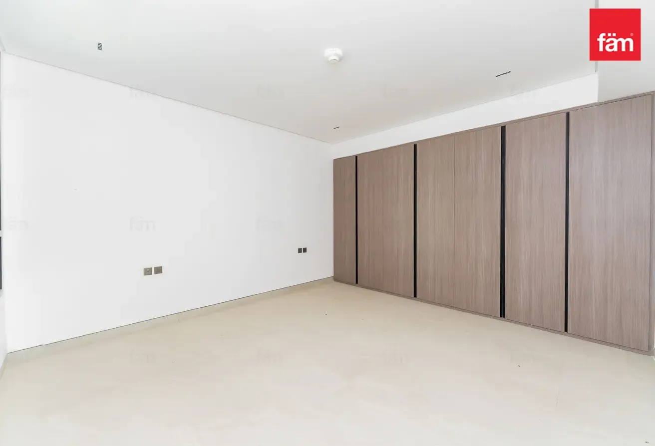Brand New | Facing Park | Ready To Move