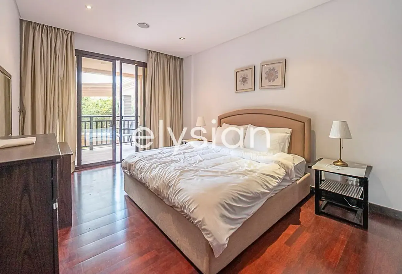 Now Vacant | Sea Views | Stunning Location