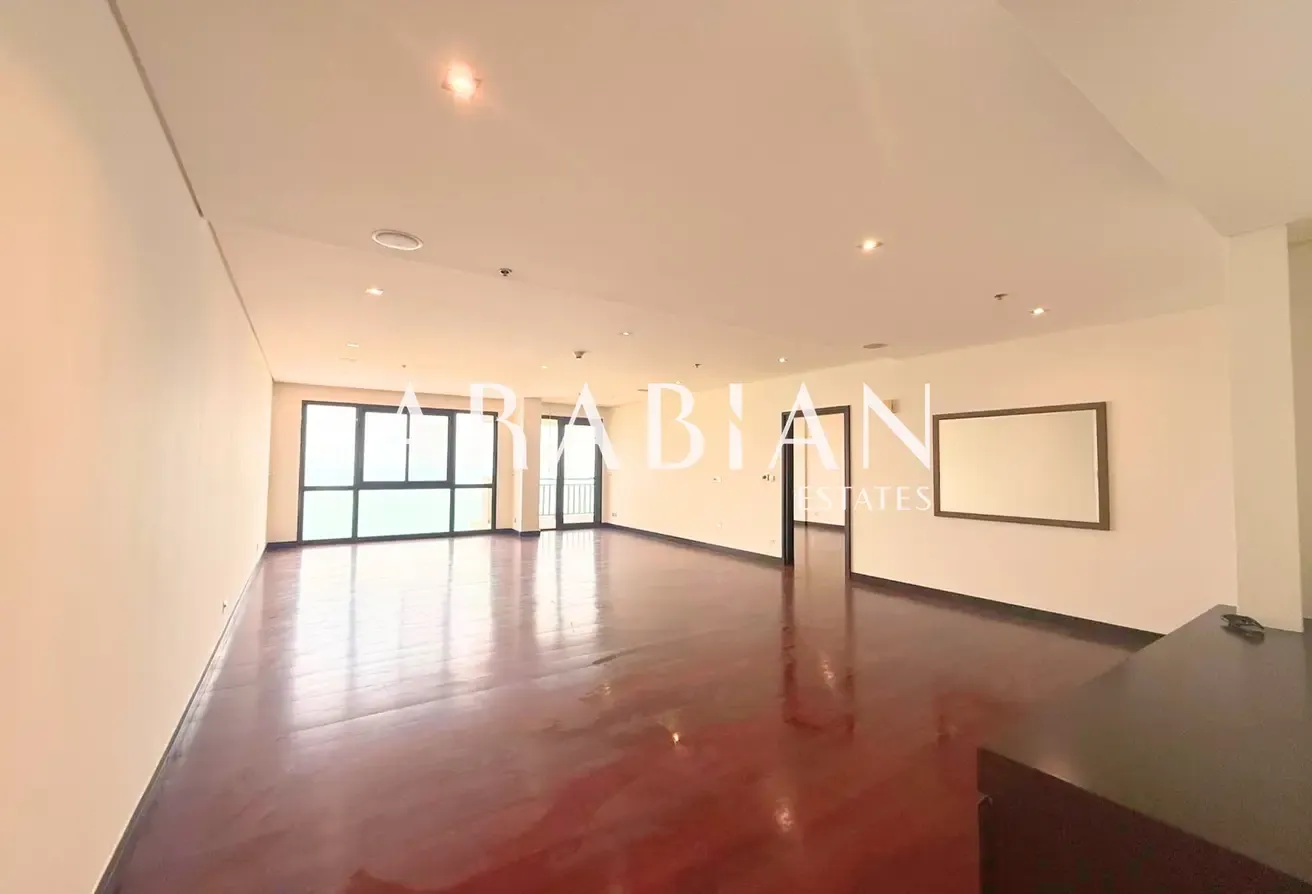 Spacious 1BR | Unfurnished | Prime Palm Jumeirah