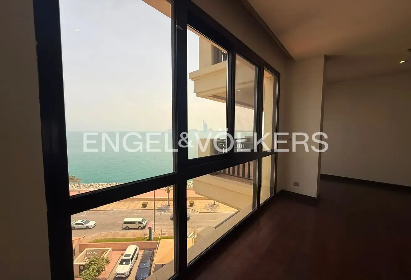Exclusive I Sea View I Unfurnished