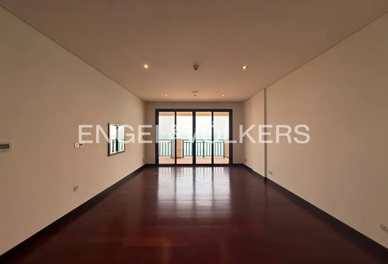 Exclusive I Sea View I Unfurnished
