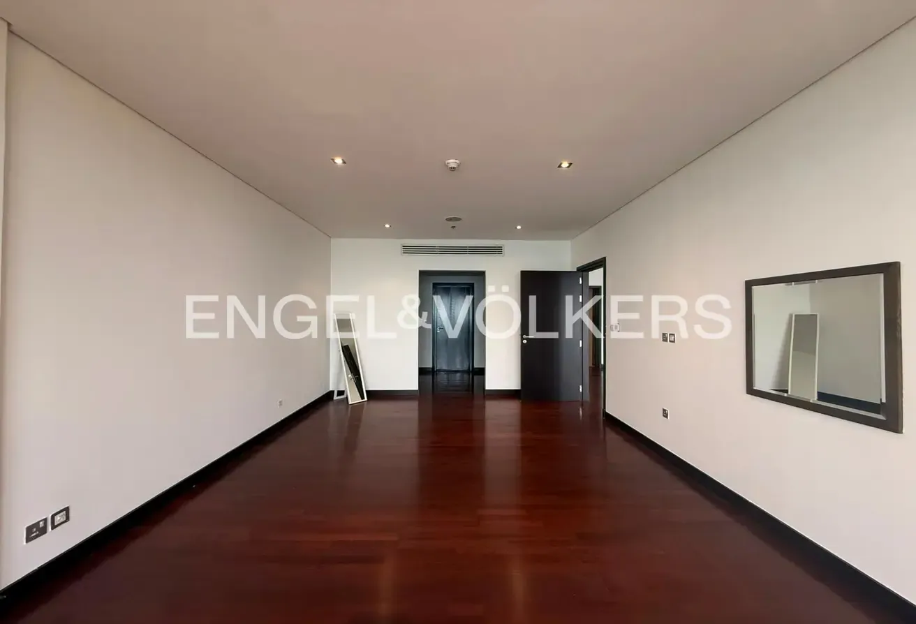 Exclusive I Sea View I Unfurnished
