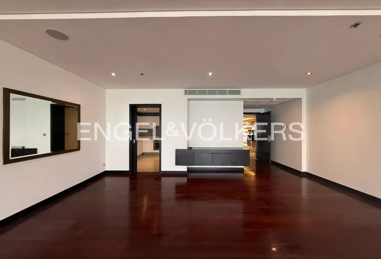 Exclusive I Sea View I Unfurnished
