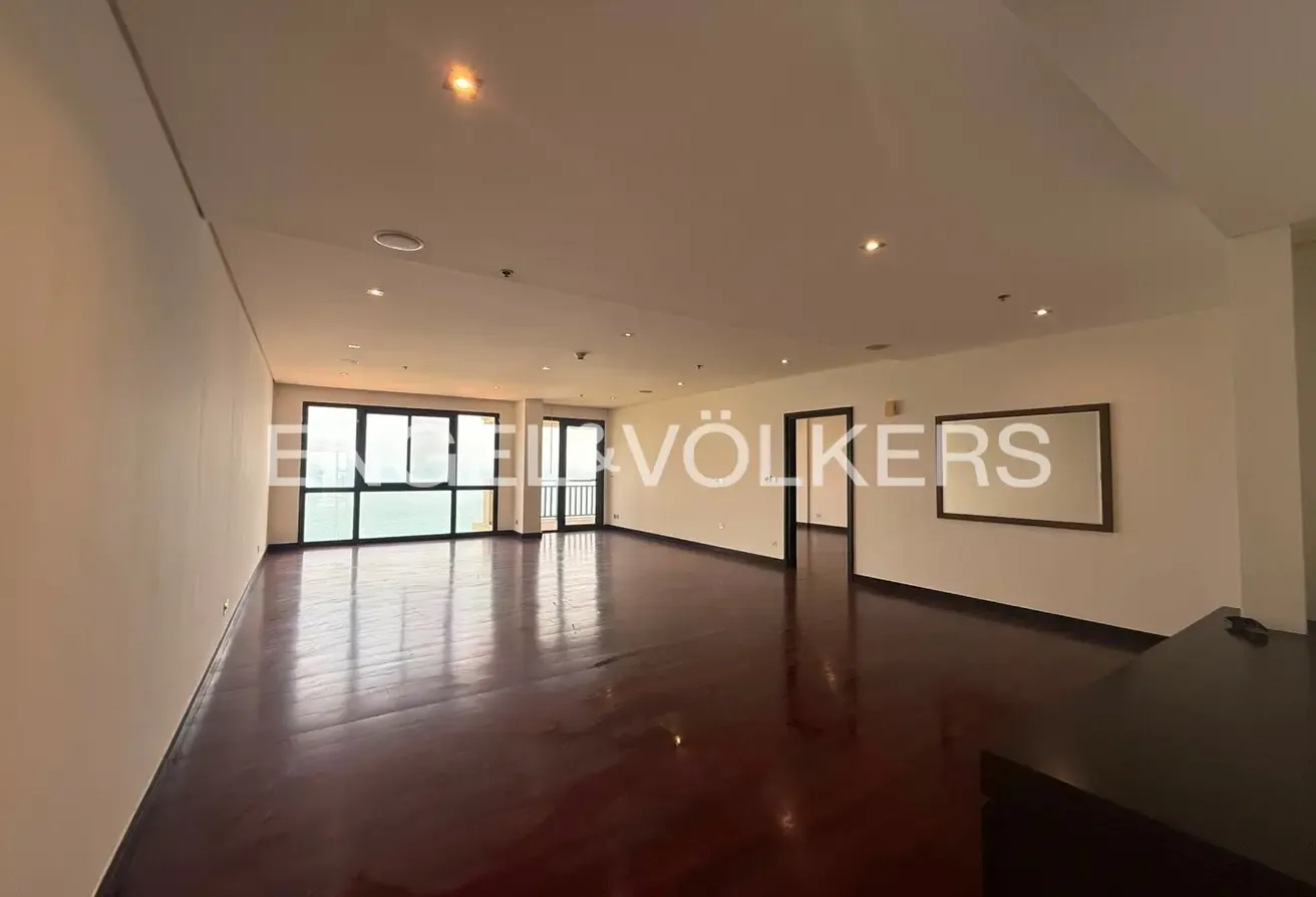 Exclusive I Sea View I Unfurnished