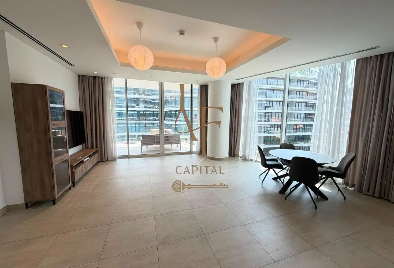 1 BR Apartment with Water View in Palm Jumeirah