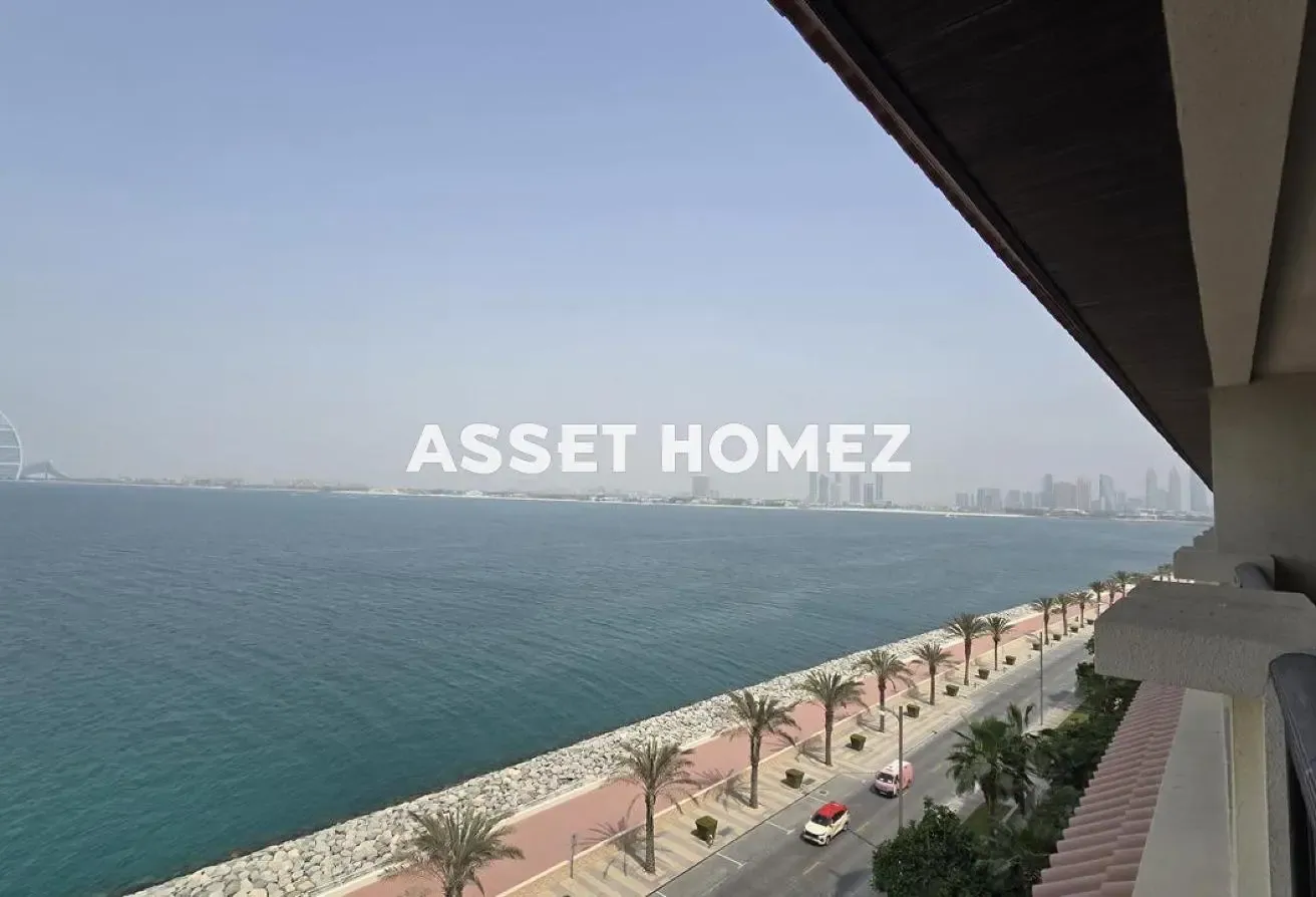 Exclusive I Sea view I Vacant I Furnished
