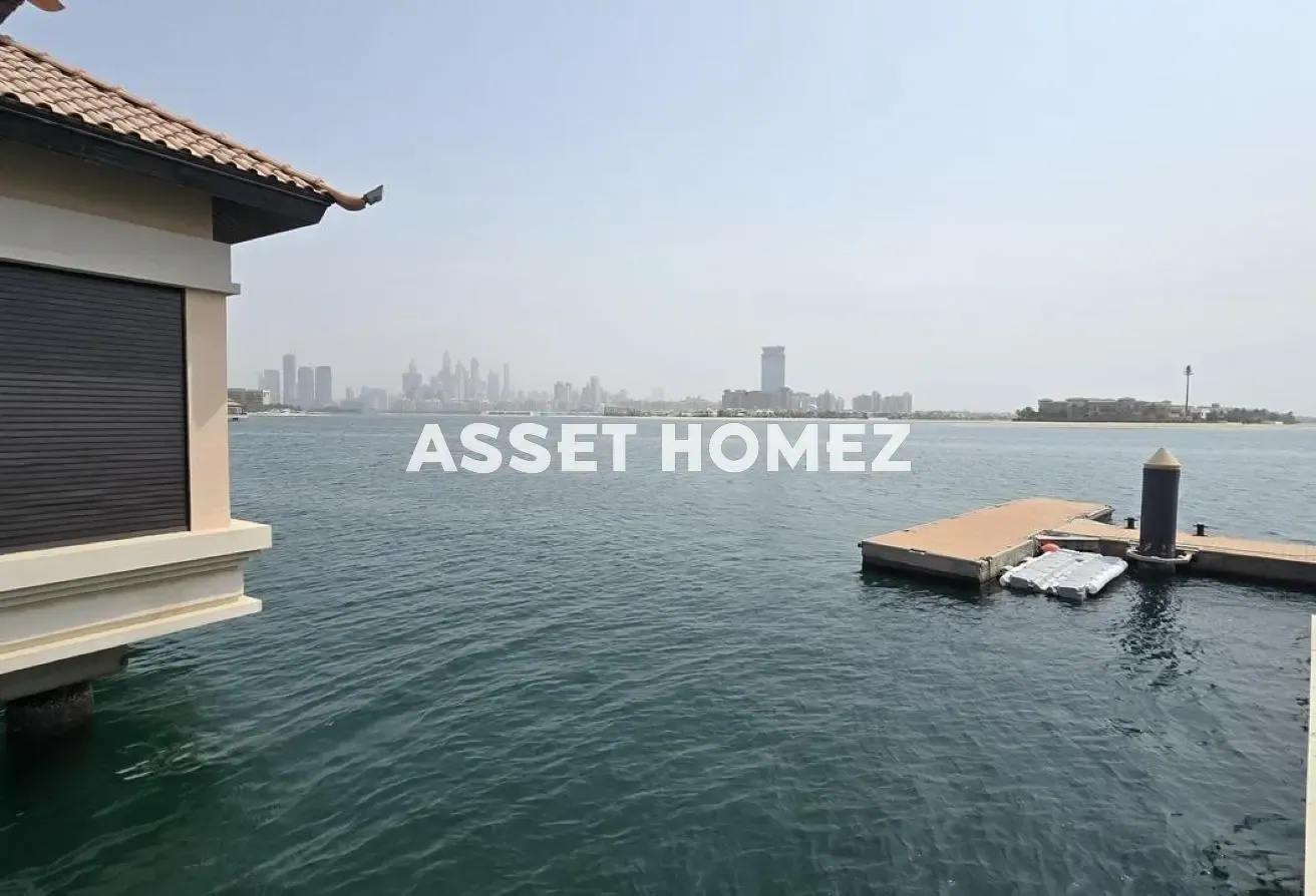 Exclusive I Sea view I Vacant I Furnished