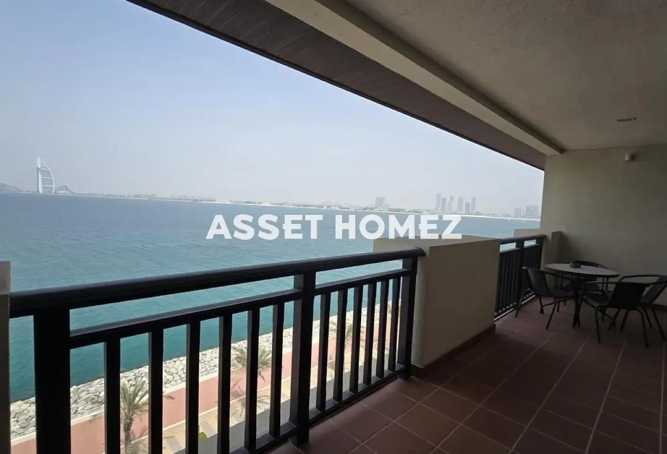 Exclusive I Sea view I Vacant I Furnished