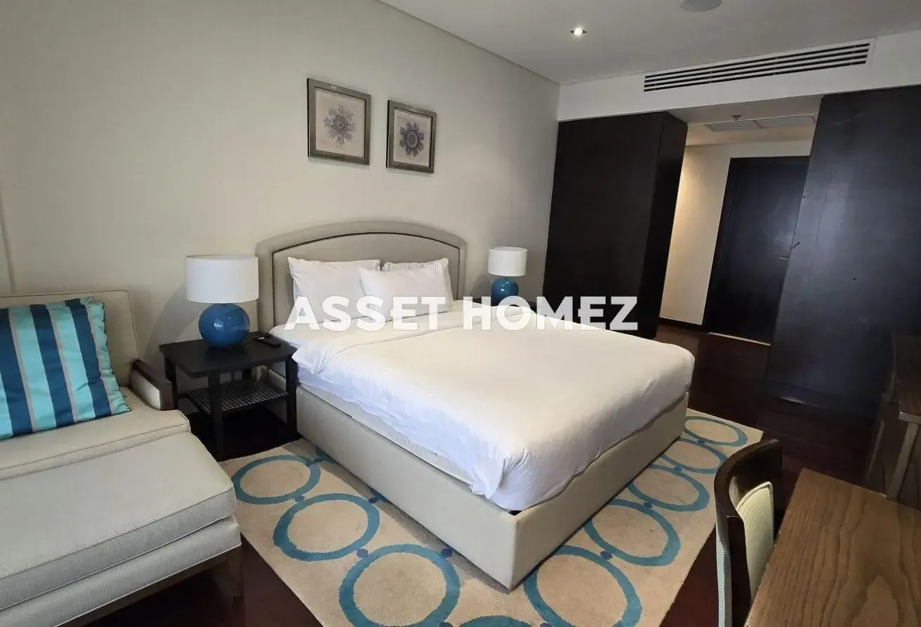 Exclusive I Sea view I Vacant I Furnished