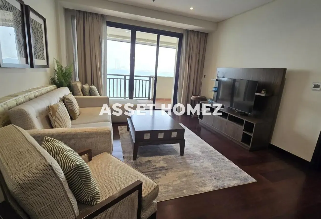 Exclusive I Sea view I Vacant I Furnished