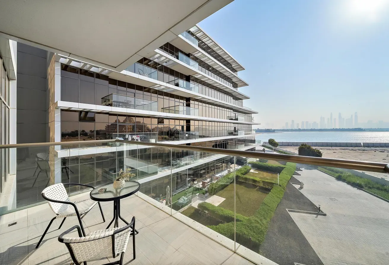 SUMMER DEAL | ALL BILLS INCLUDED | BEACH ACCESS