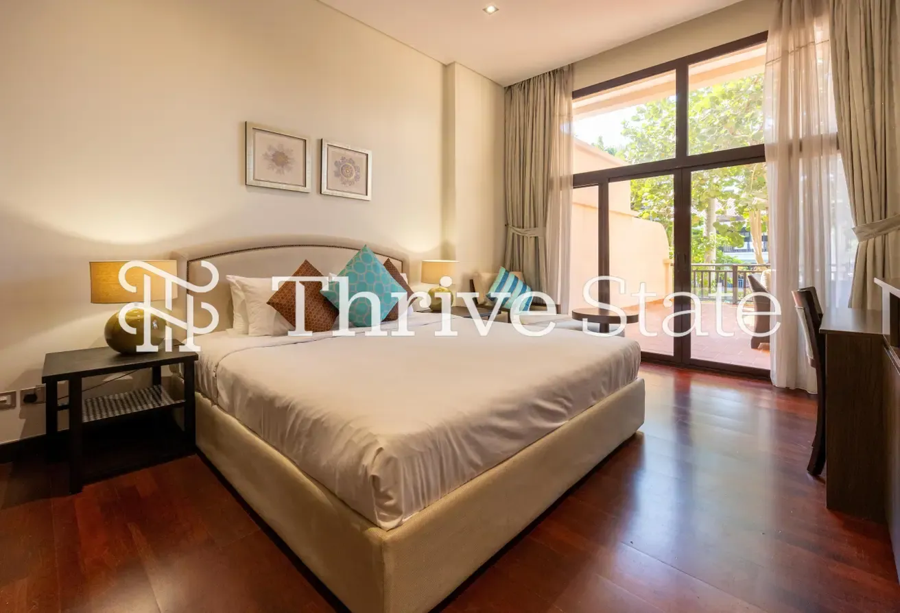 Palm View | Furnished | Upgraded | Beach Access