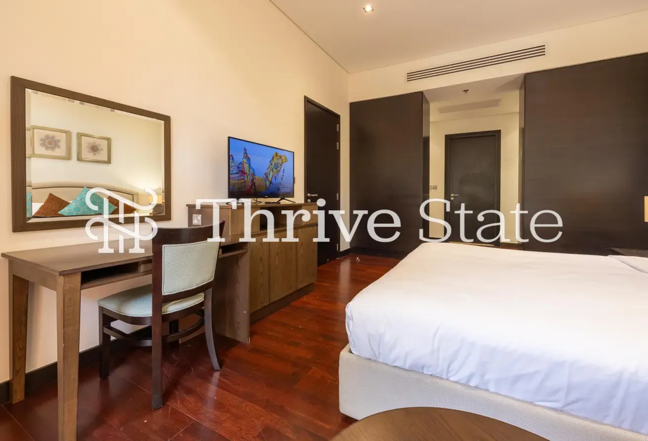 Palm View | Furnished | Upgraded | Beach Access