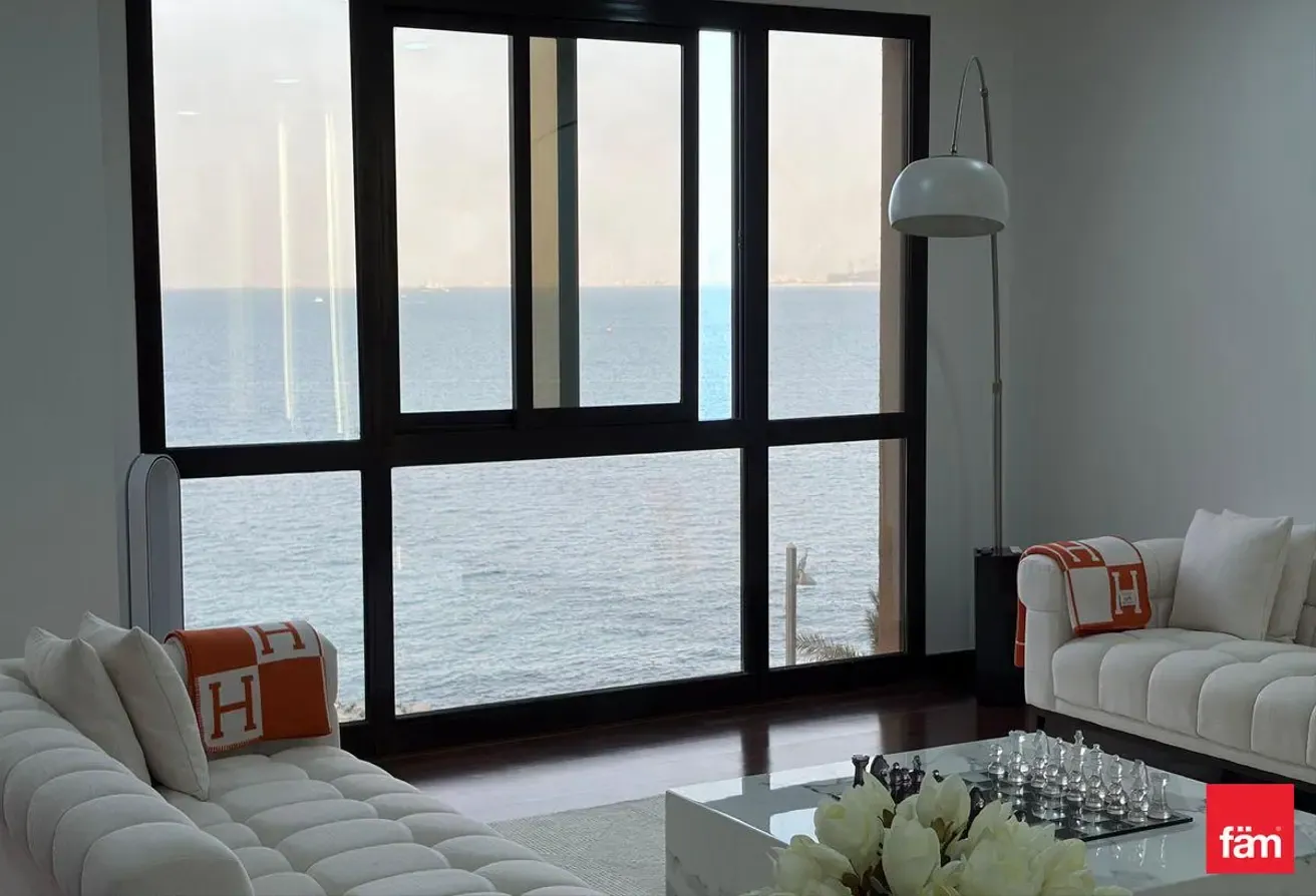 FULLY FURNISHED / RENOVATED / SEA VIEW / VACANT