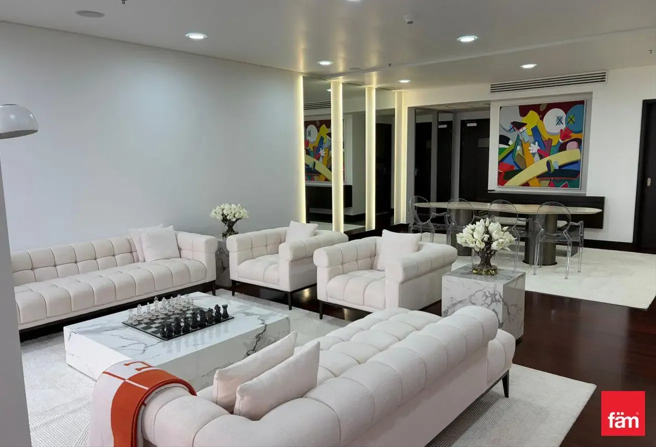 FULLY FURNISHED / RENOVATED / SEA VIEW / VACANT