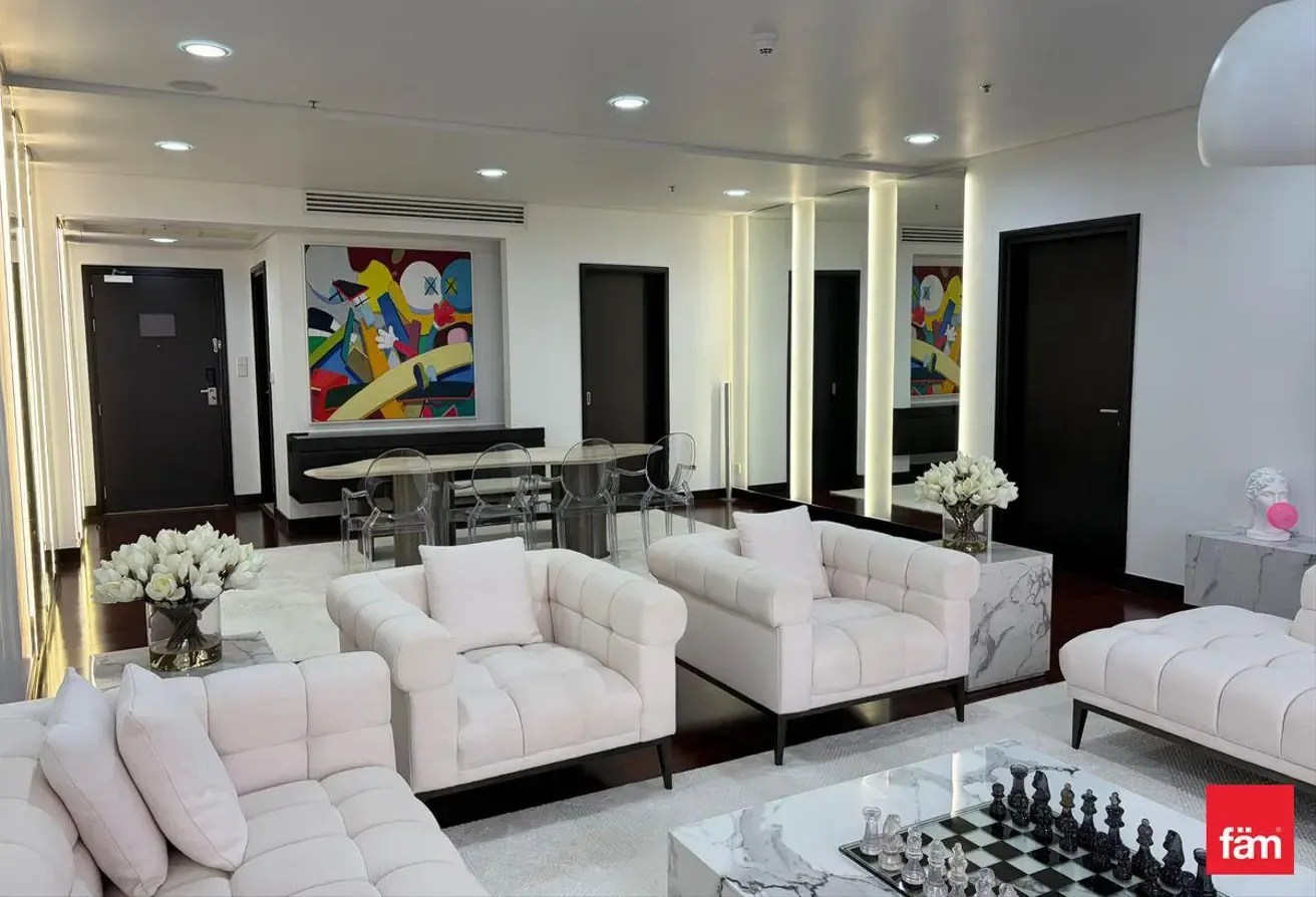 FULLY FURNISHED / RENOVATED / SEA VIEW / VACANT