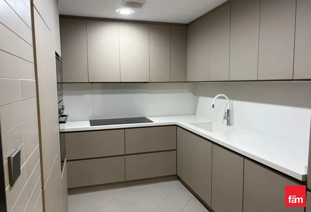 FULLY FURNISHED / RENOVATED / SEA VIEW / VACANT