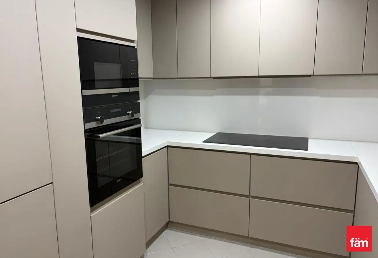 FULLY FURNISHED / RENOVATED / SEA VIEW / VACANT