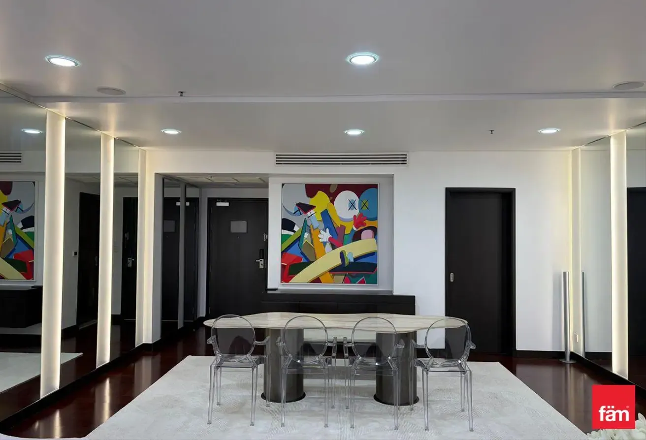 FULLY FURNISHED / RENOVATED / SEA VIEW / VACANT