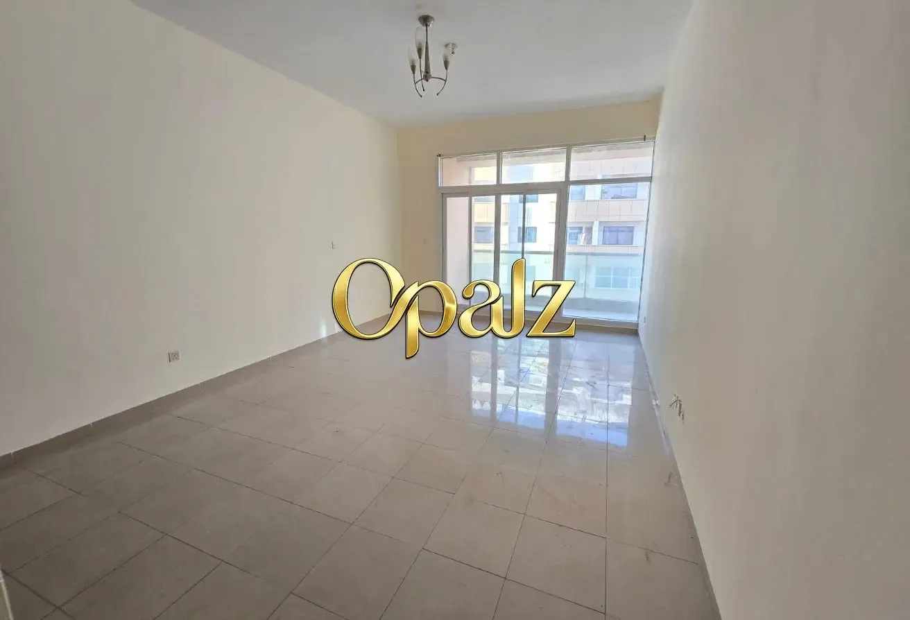 Chiller Free, Huge Appartment, Balcony, Family,