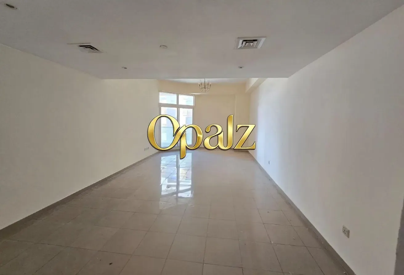 Chiller Free, Huge Appartment, Balcony, Family,