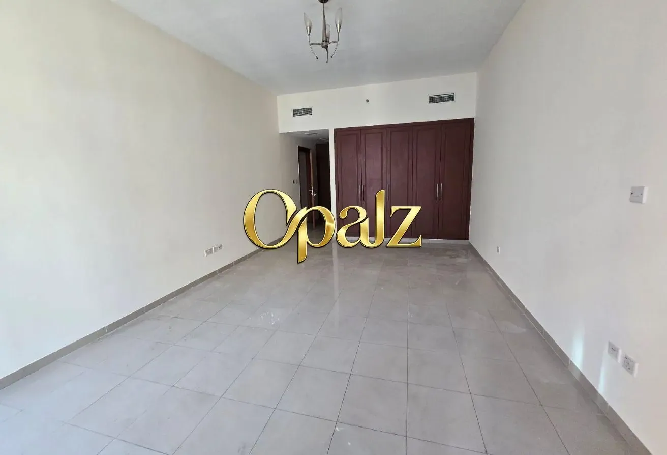 Chiller Free, Huge Appartment, Balcony, Family,
