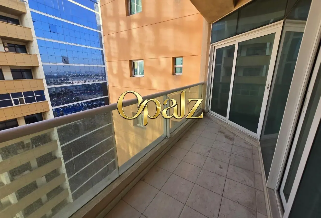 Chiller Free, Huge Appartment, Balcony, Family,
