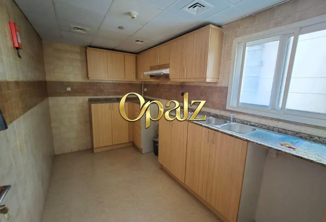 Chiller Free, Huge Appartment, Balcony, Family,