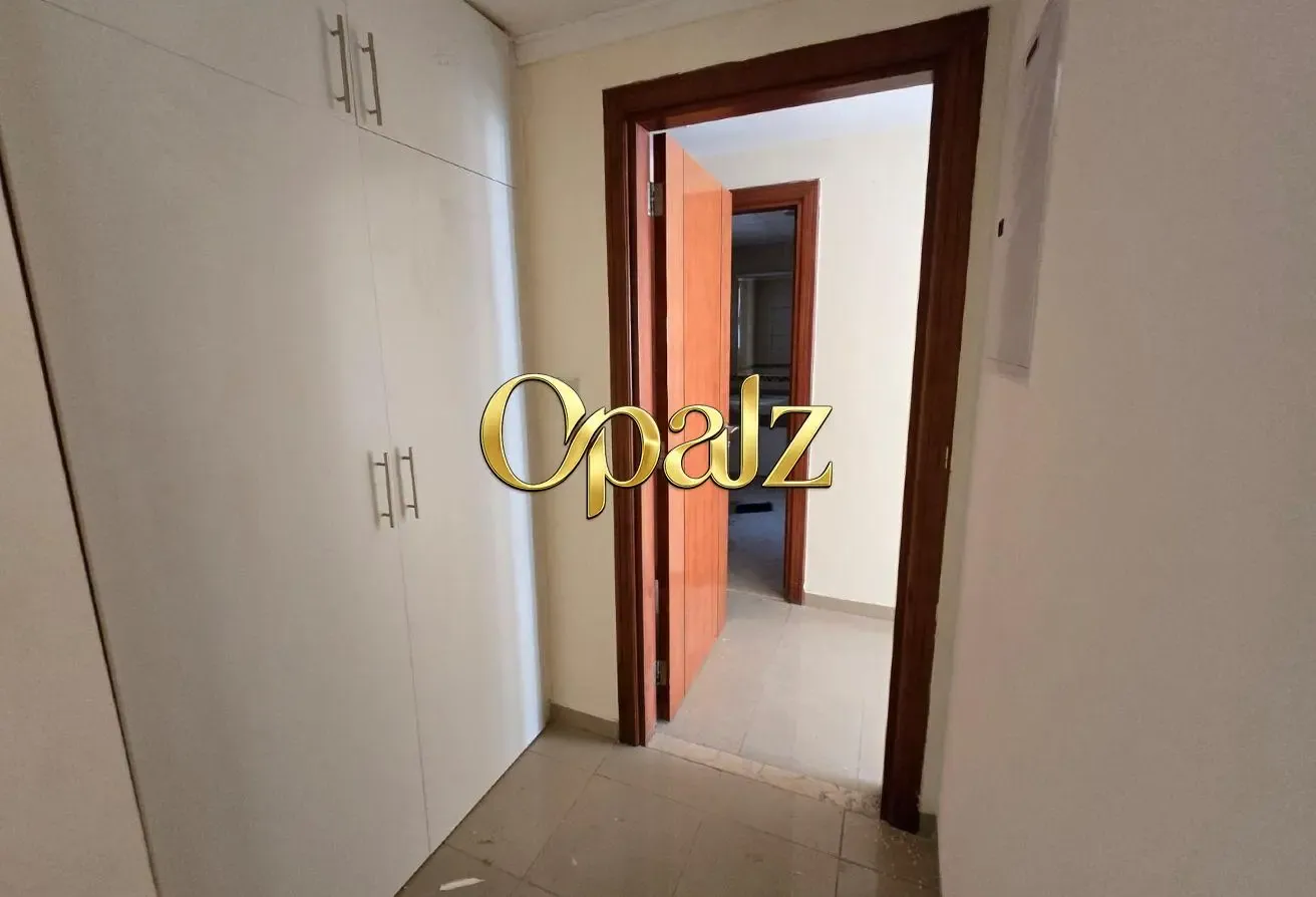 Chiller Free, Huge Appartment, Balcony, Family,