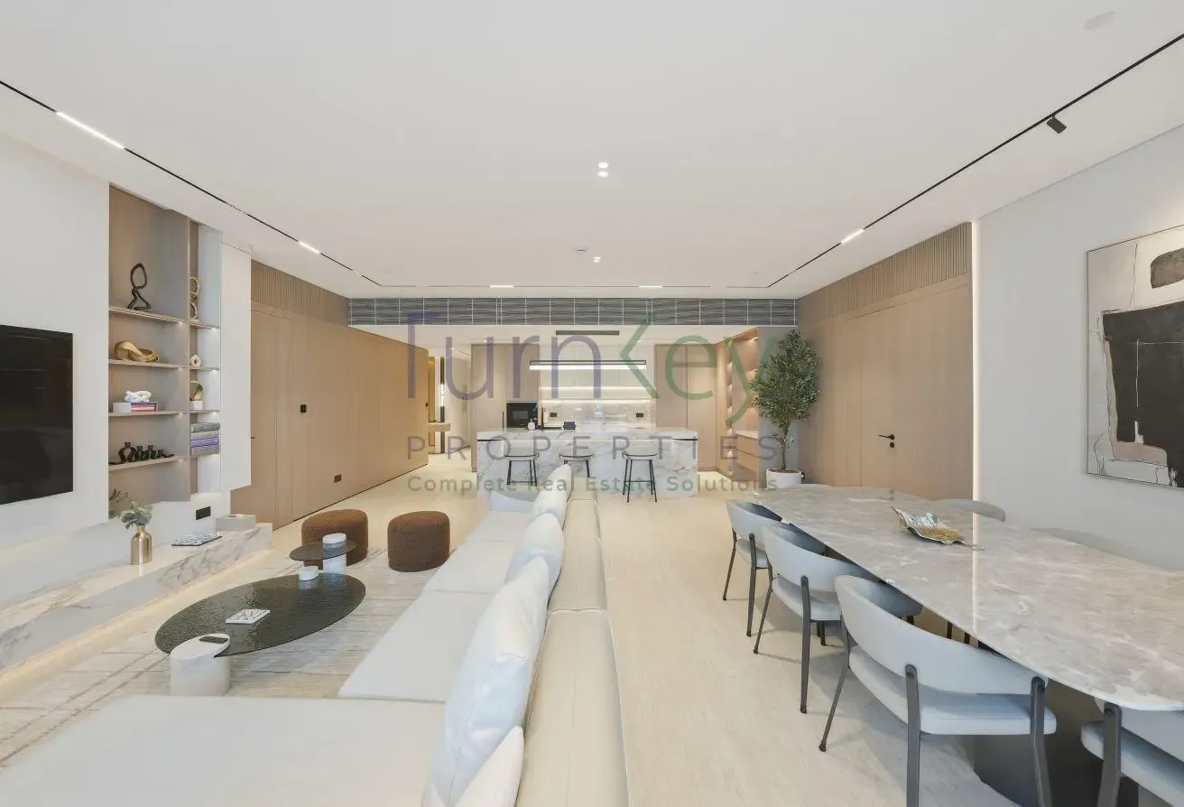 1 OF 1 HIGH END RENOVATED 3 BED APARTMENT