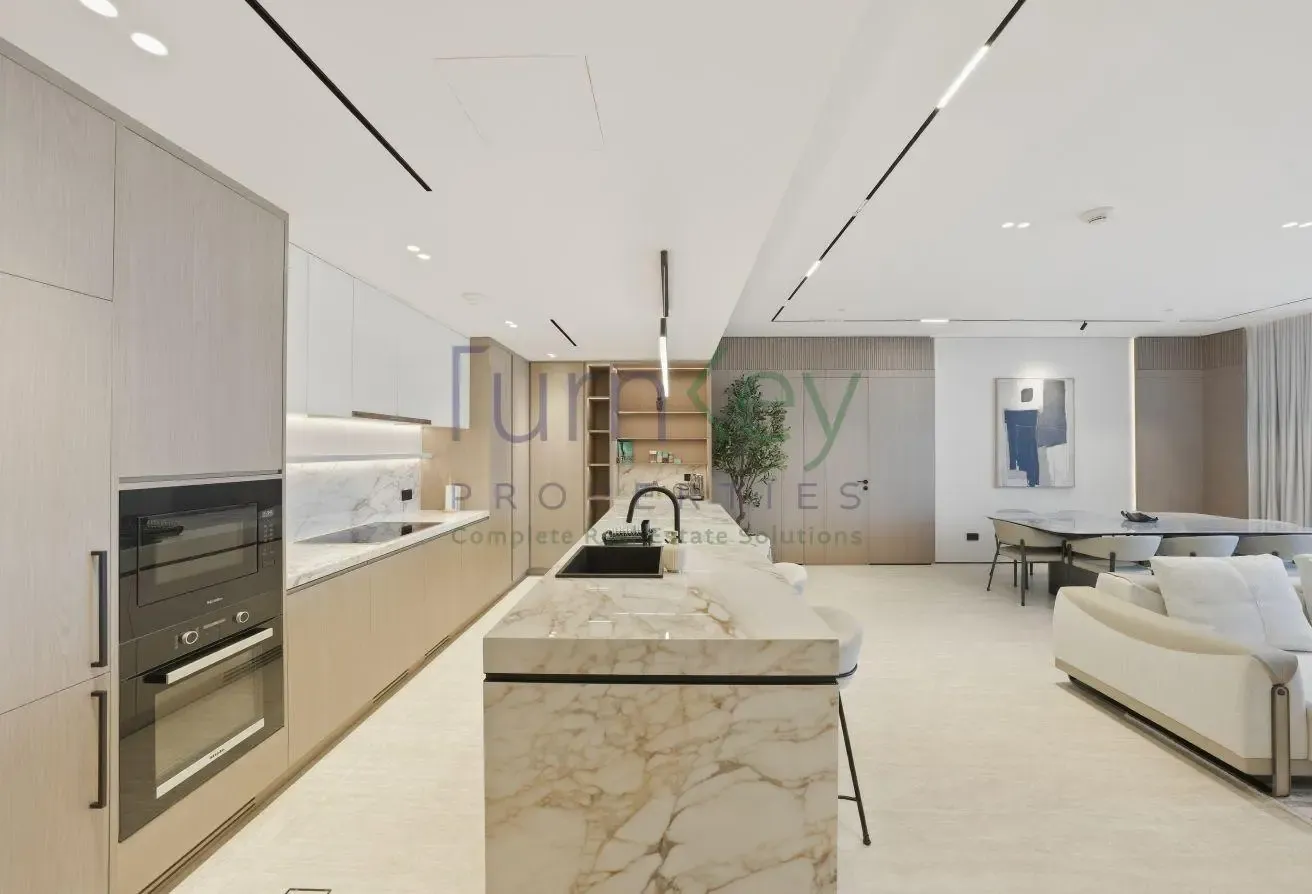 1 OF 1 HIGH END RENOVATED 3 BED APARTMENT