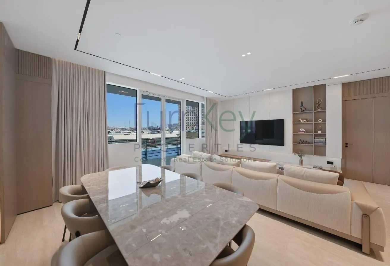 1 OF 1 HIGH END RENOVATED 3 BED APARTMENT