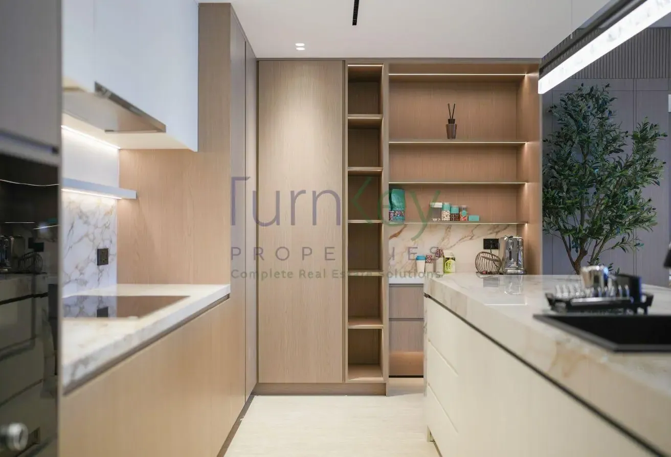 1 OF 1 HIGH END RENOVATED 3 BED APARTMENT