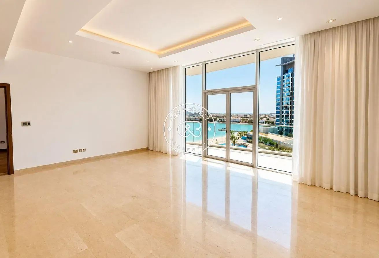 Access to beach | Sea View | Next to Mall